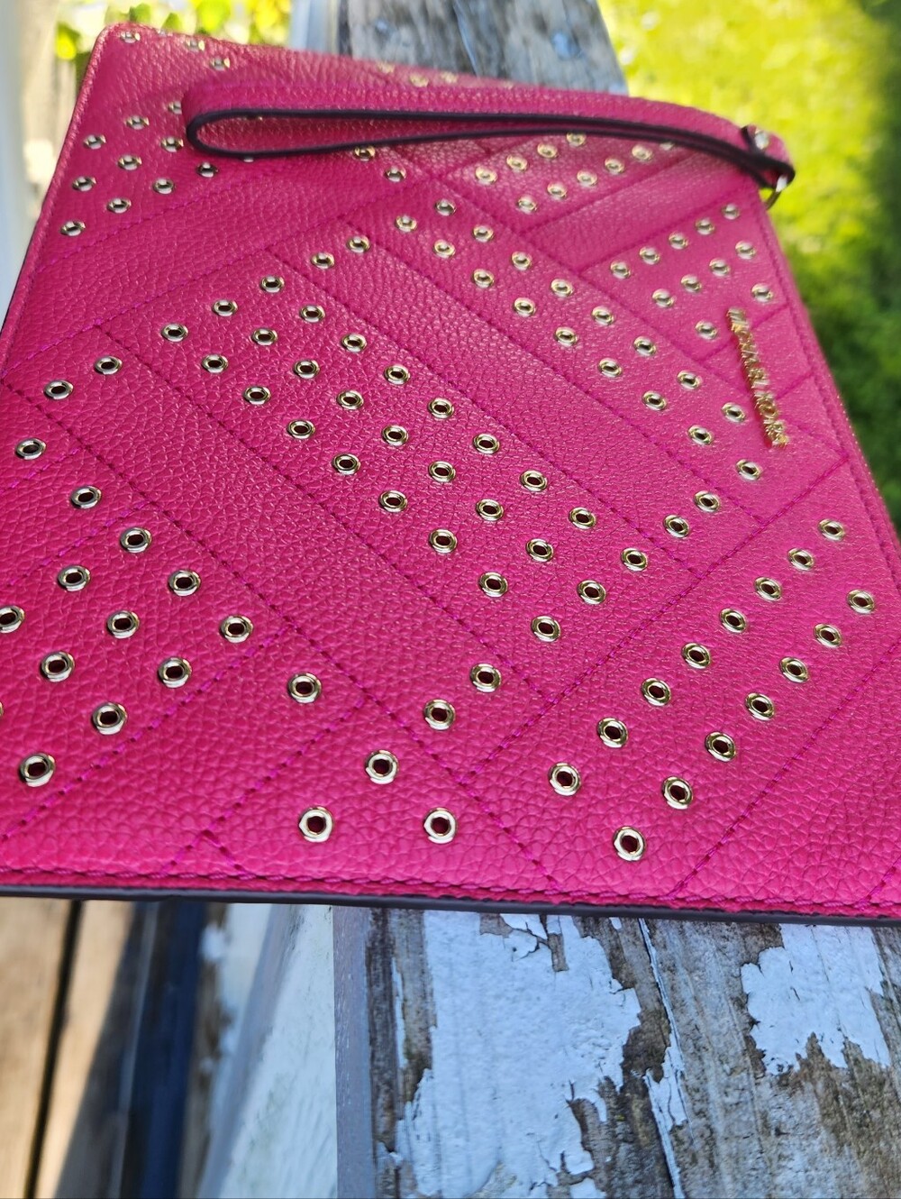 Michael Kors leather clutch wristlet with gold-tone grommets and hardware EUC - Picture 4 of 6